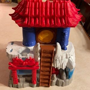 Imaginext play set yeti mountain cave